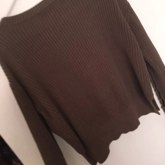 Trendy Lace-up Cropped Sweater. - Picture 4 of 5